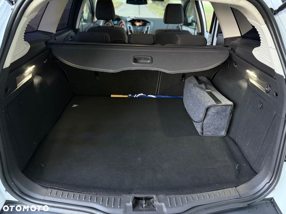 Ford Focus 1.6 Ambiente - 23