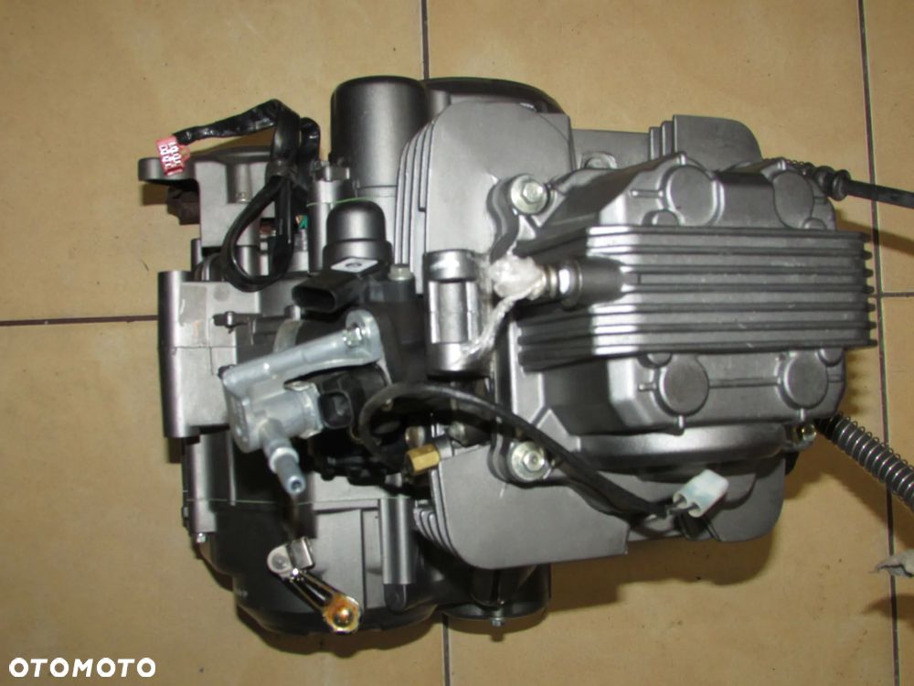 Benelli BN 125 silnik engine motor - 3