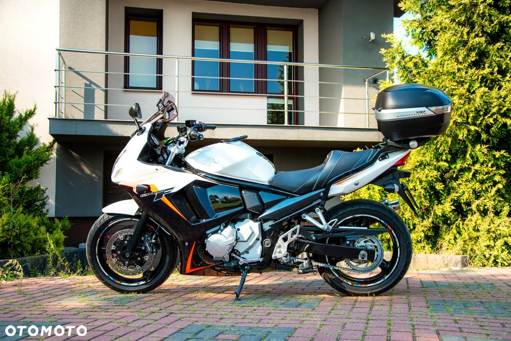 Suzuki GSX - 8