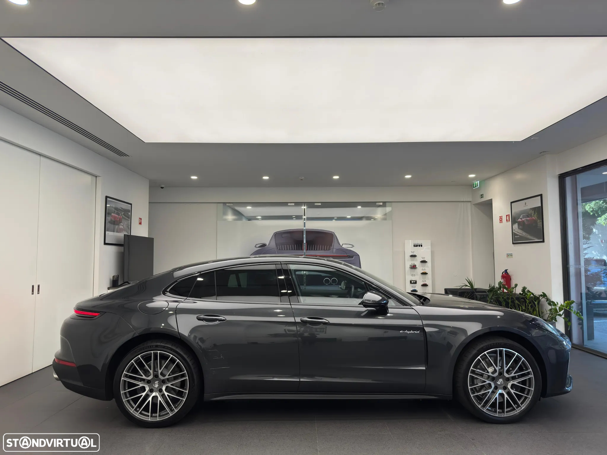 Porsche Panamera 4 E-Hybrid - 8