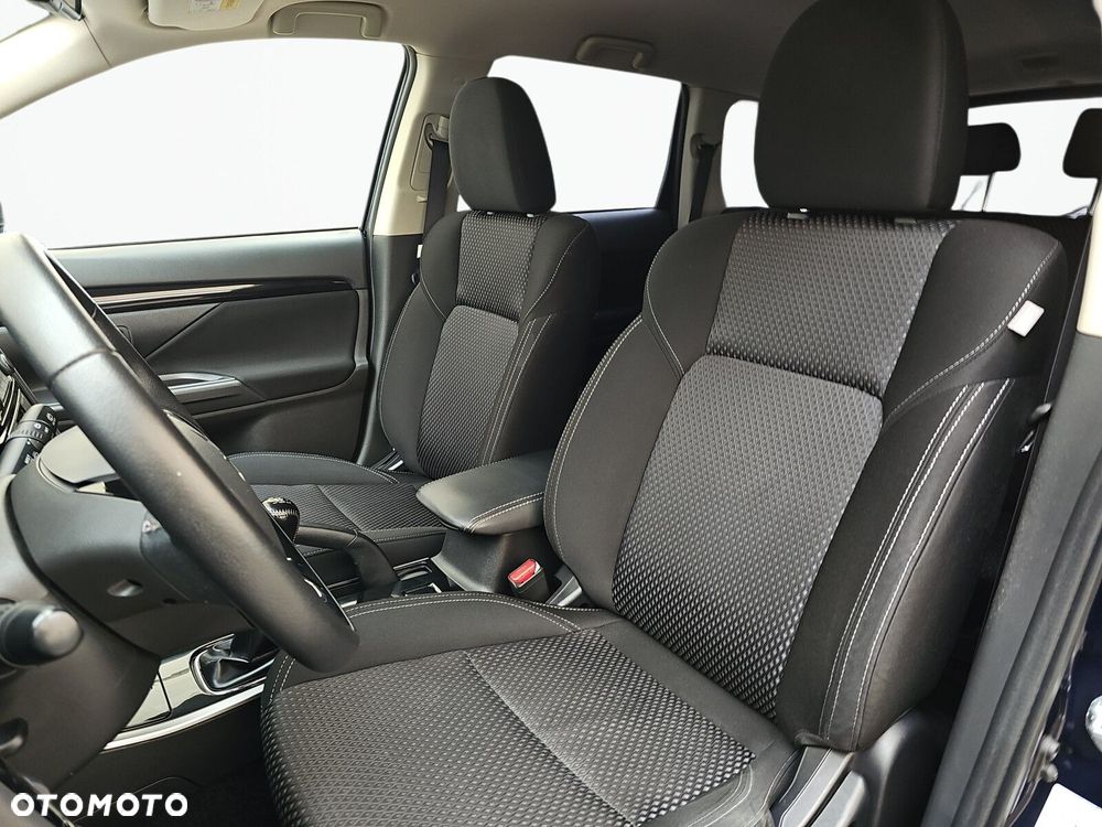 Mitsubishi Outlander - 13