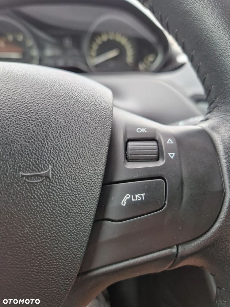 Peugeot 208 - 17