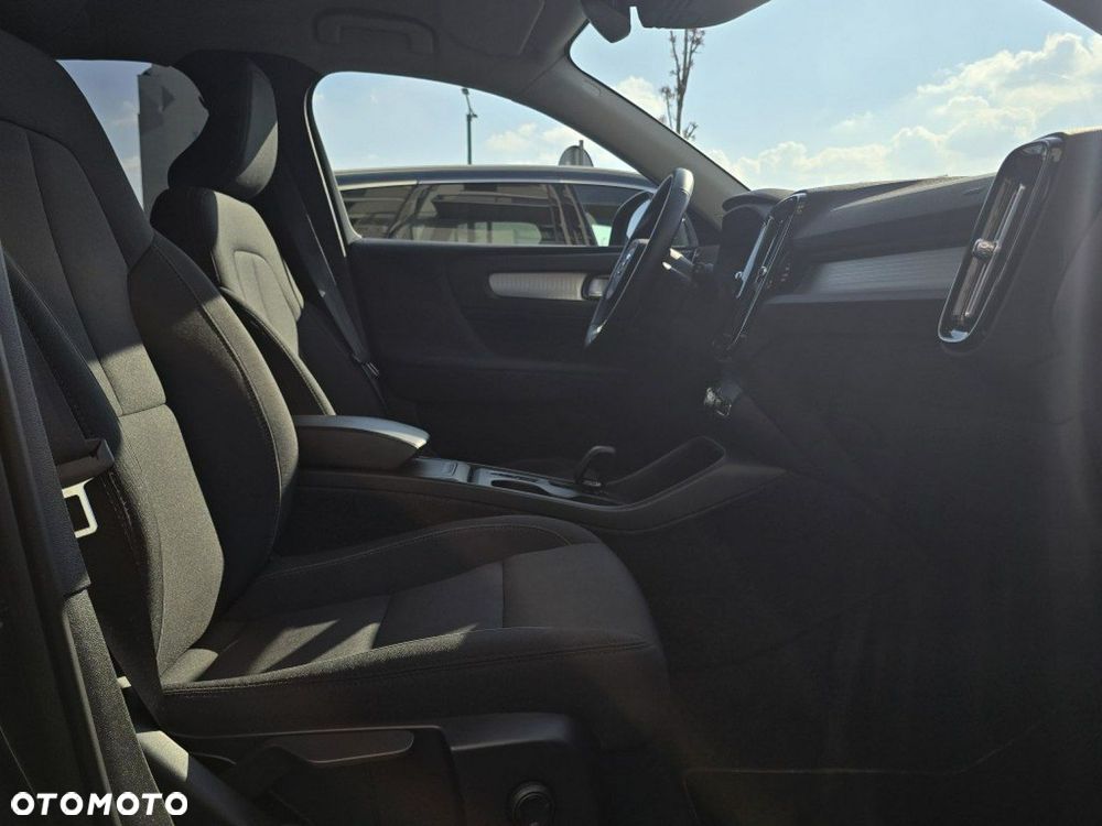 Volvo XC 40 T3 Geartronic Momentum Pro - 8
