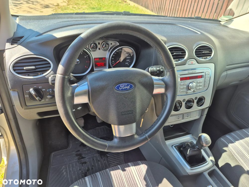 Ford Focus 1.6 16V Sport - 10