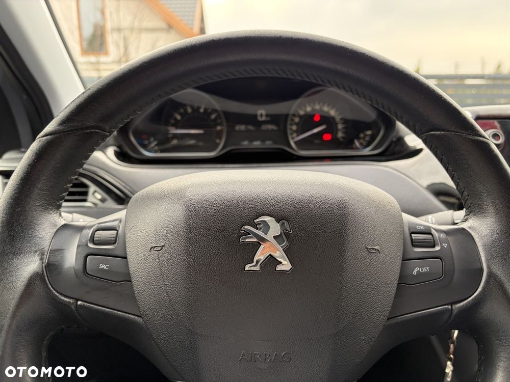 Peugeot 208 PureTech 82 Stop & Start Signature - 17