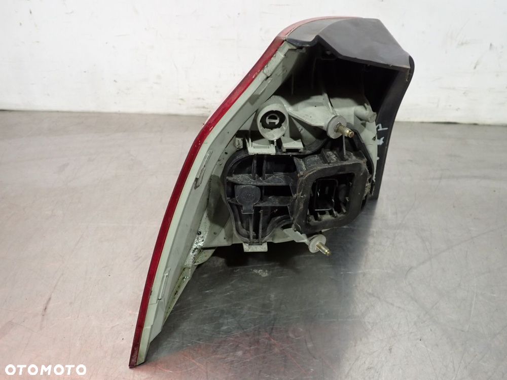 LAMPA PRAWA TYLNA VOLKSWAGEN GOLF V - 4