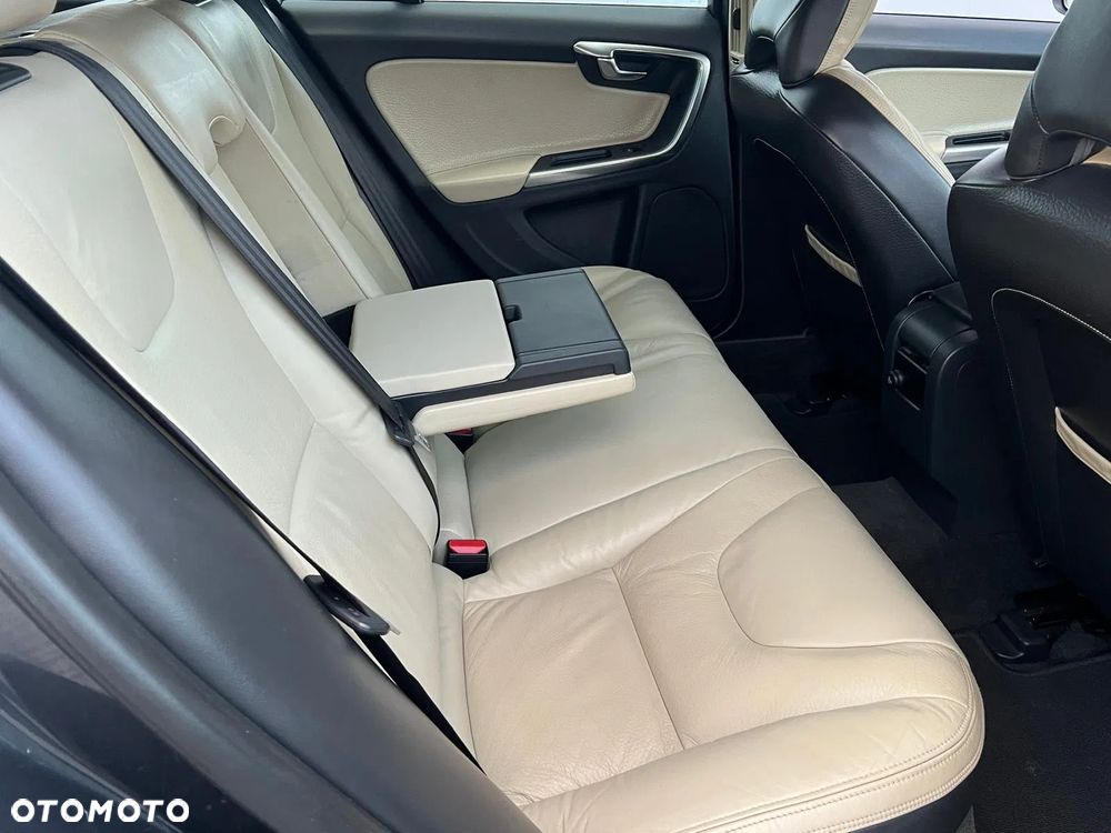 Volvo V60 - 23