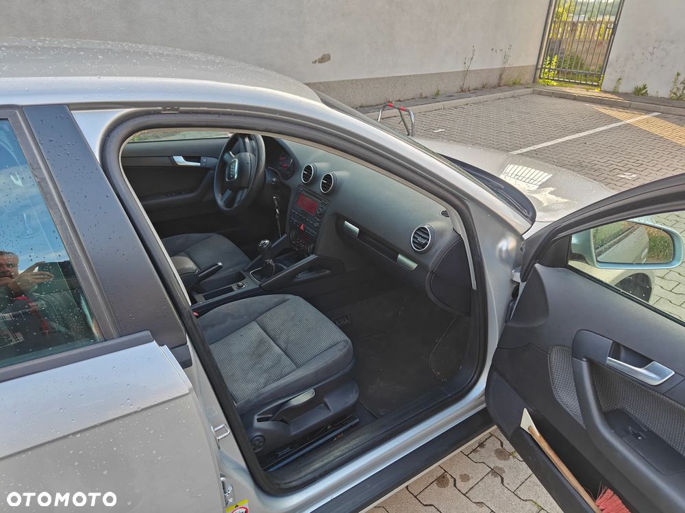 Audi A3 Sportback 1.6 FSI Attraction - 7