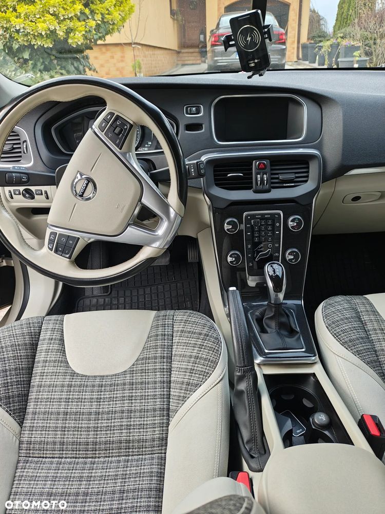 Volvo V40 T3 Drive-E R-Design Momentum - 5