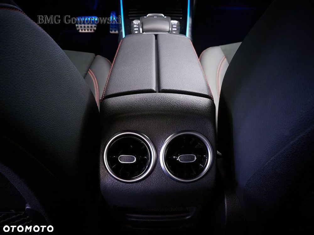 Mercedes-Benz GLB - 12