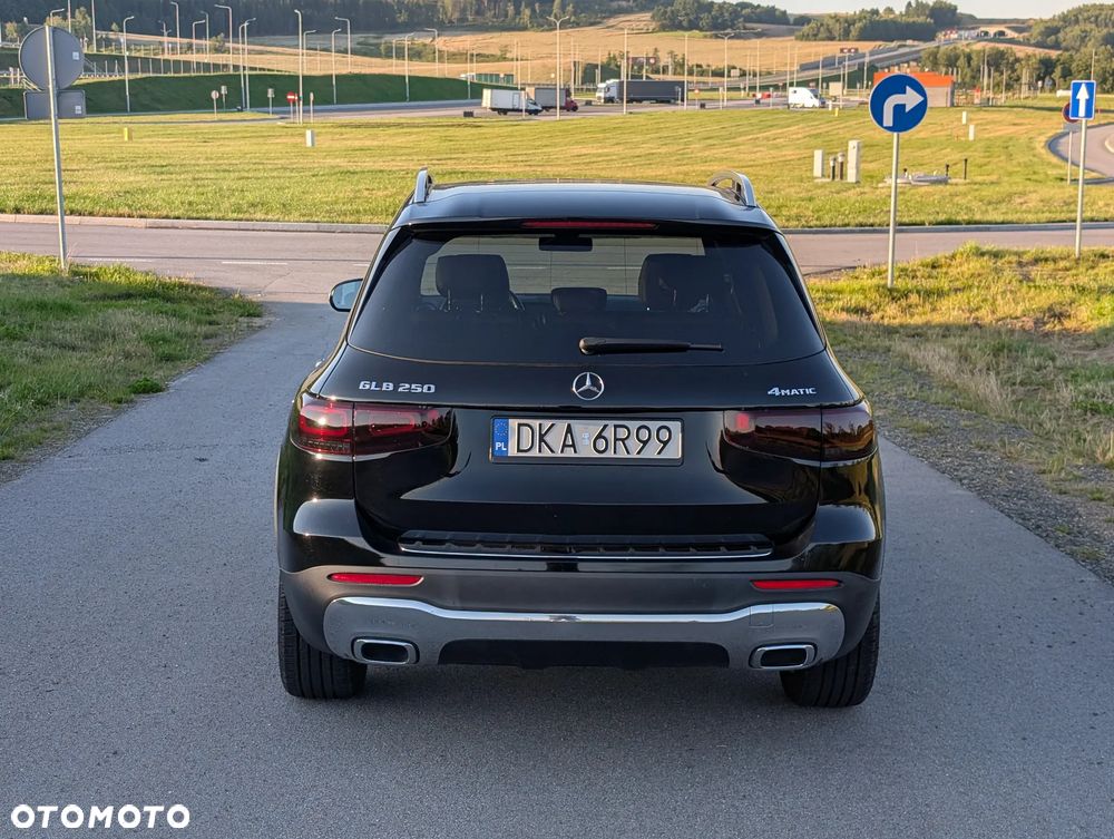 Mercedes-Benz GLB 250 4Matic 8G-DCT Style - 8