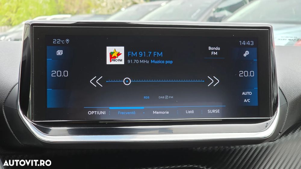 Peugeot 2008 1.2 L PureTech STT Allure - 32