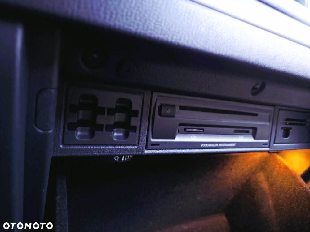 Volkswagen Golf 2.0 TDI BlueMotion Technology Lounge - 34