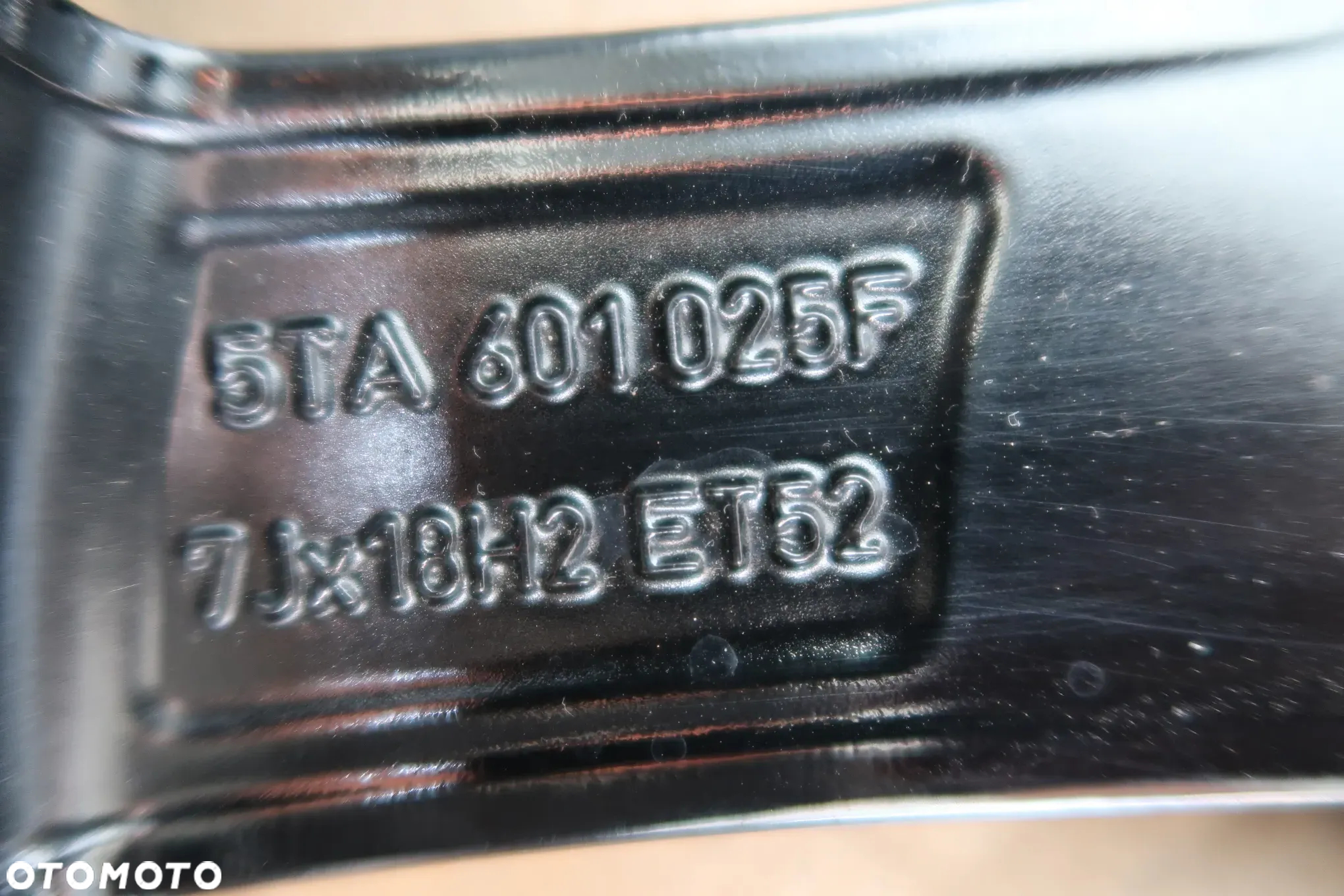 C12 FELGA ALUMINIOWA VW TOURAN 5TA601025F 7X18ET52 - 4