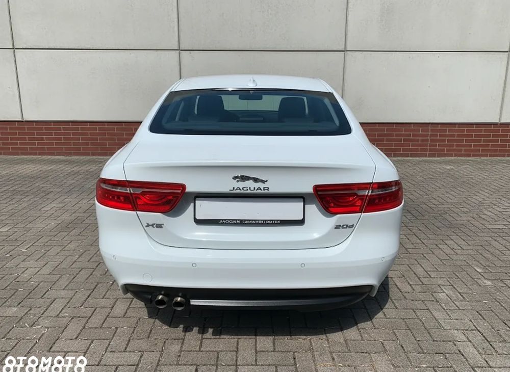 Jaguar XE 2.0 D Prestige - 16