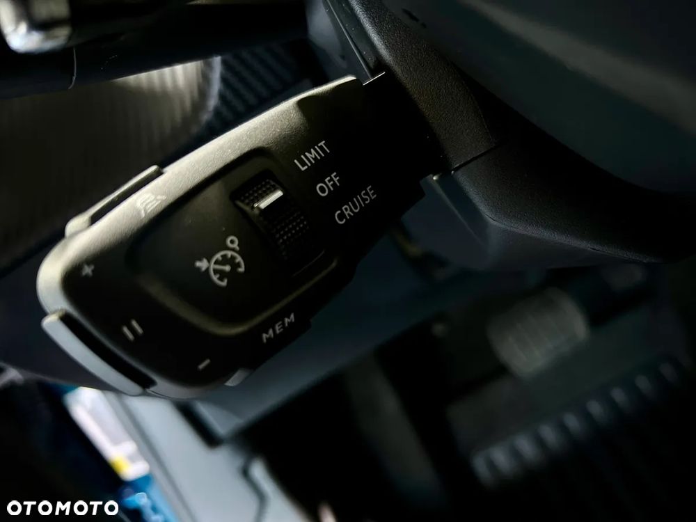 Peugeot 2008 PureTech mHEV Allure e-DCS6 - 9