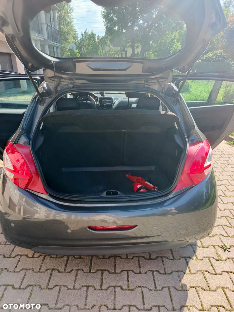 Peugeot 208 - 10