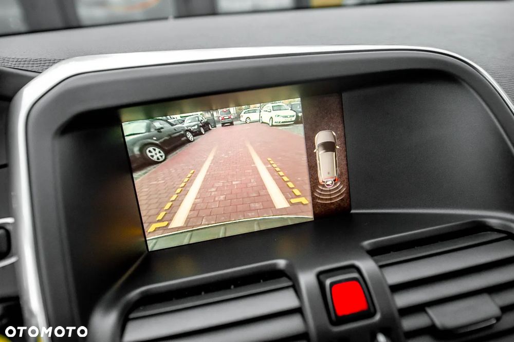 Volvo XC 60 2.4D AWD R-Design - 28