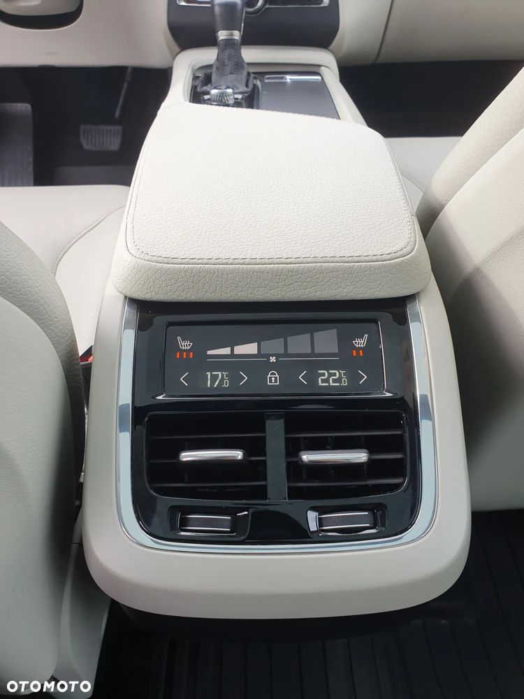 Volvo XC 90 T6 AWD Momentum Pro 7os - 26