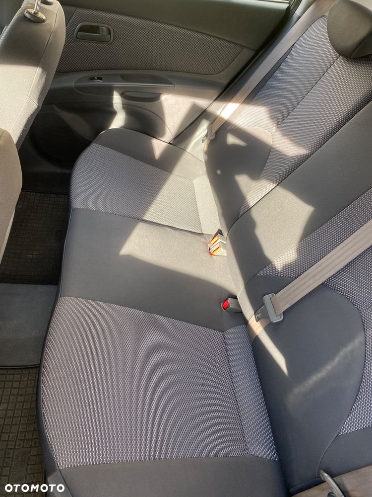 Kia Rio 1.4 Family - 20