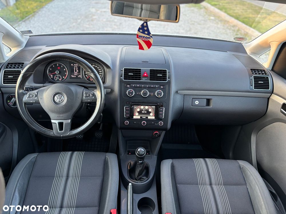 Volkswagen Touran - 15