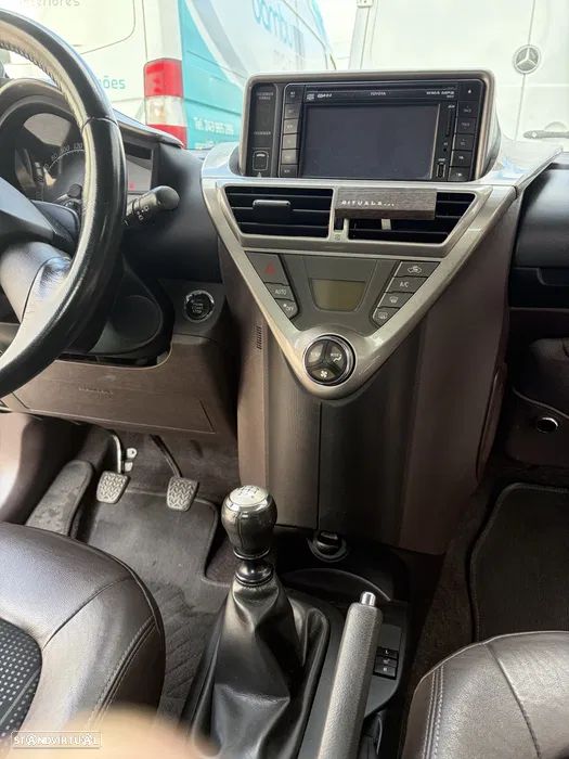 Toyota iQ 1.4 D-4D 2 EP+NAVI+Bluetooth - 9