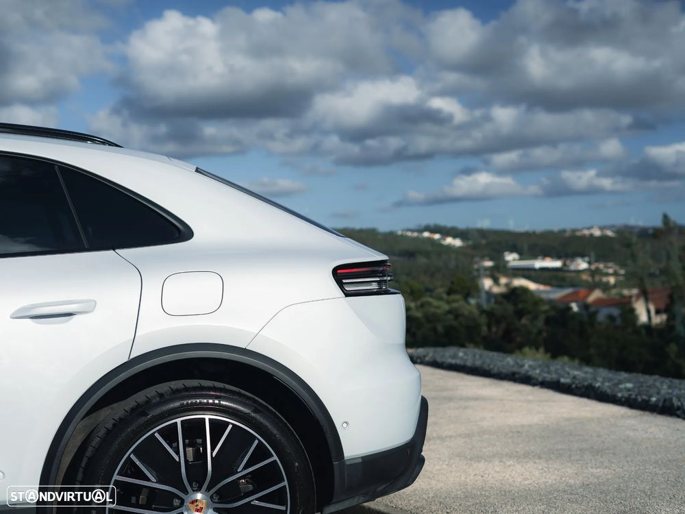 Porsche Macan Electric - 28