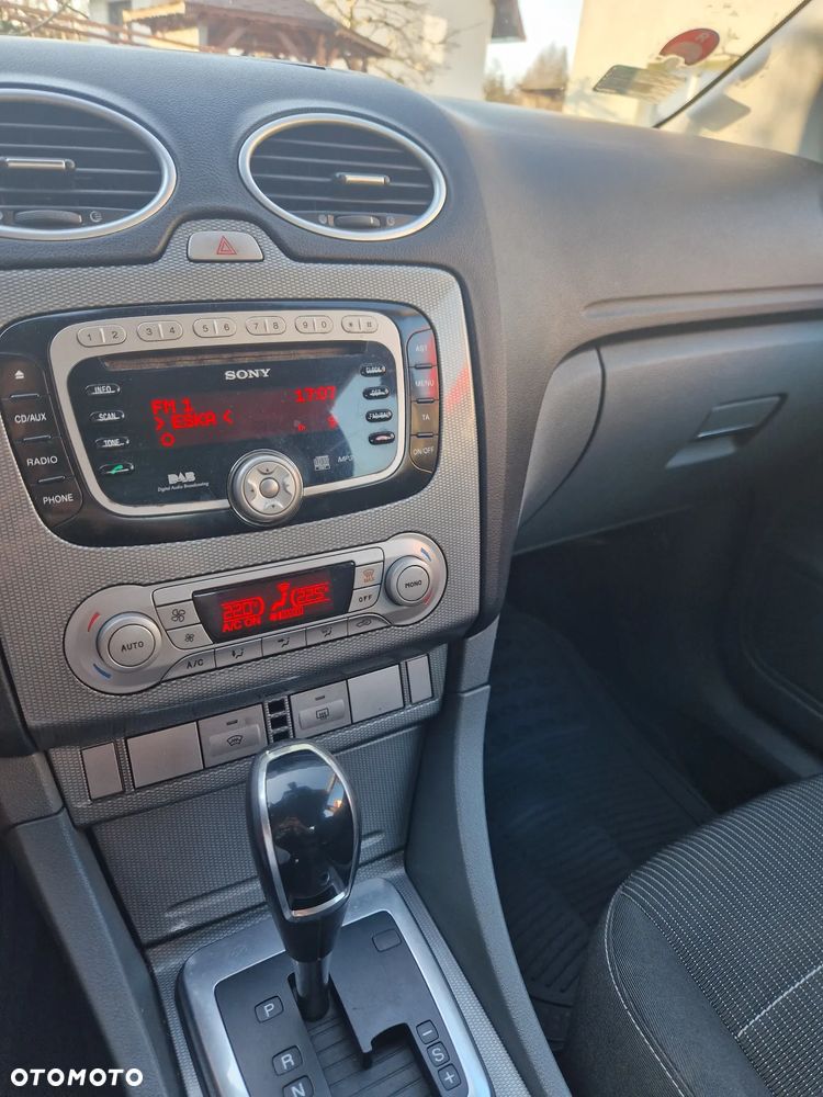 Ford Focus 2.0 TDCi Ghia DPF - 11