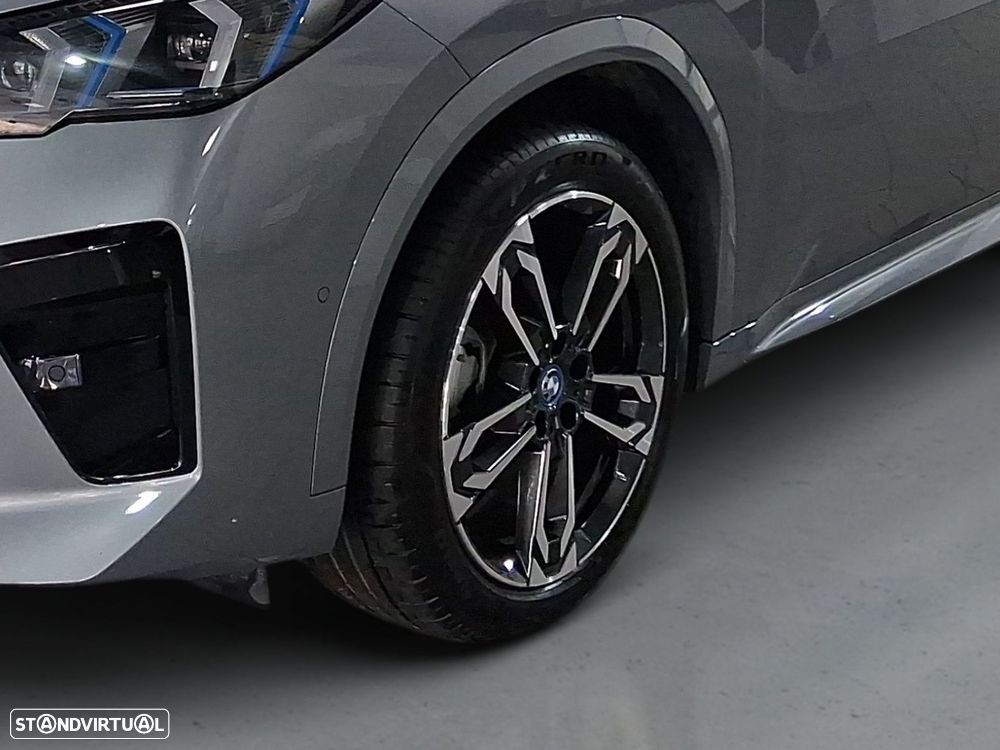 BMW iX2 eDrive20 Pack Desportivo M - 4