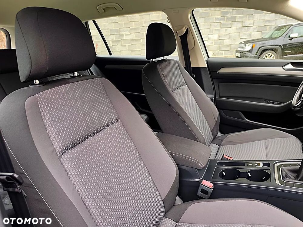 Volkswagen Passat Variant 1.6 TDI (BlueMotion Technology) Comfortline - 25