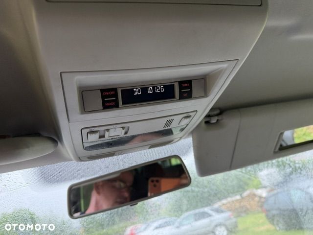 Volkswagen Caravelle - 10