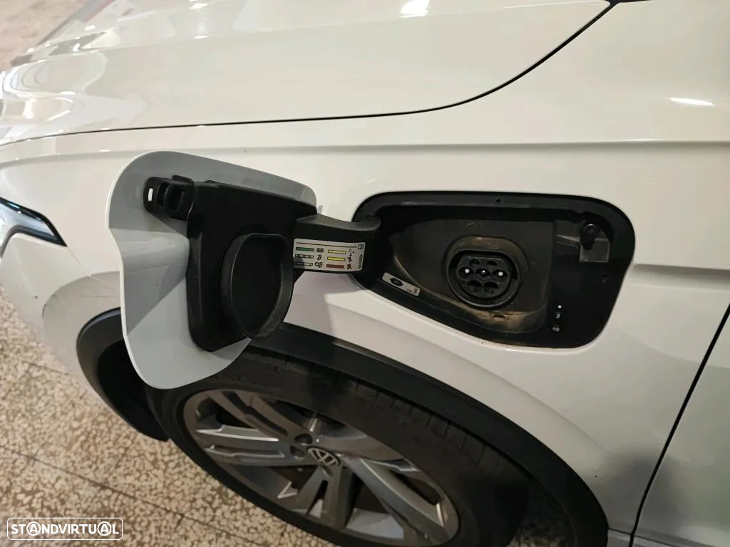 VW Tiguan 1.4 TSI eHybrid R-Line DSG - 12