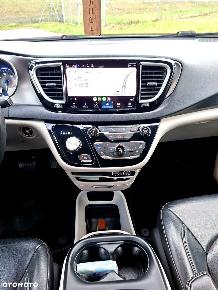 Chrysler Pacifica - 32