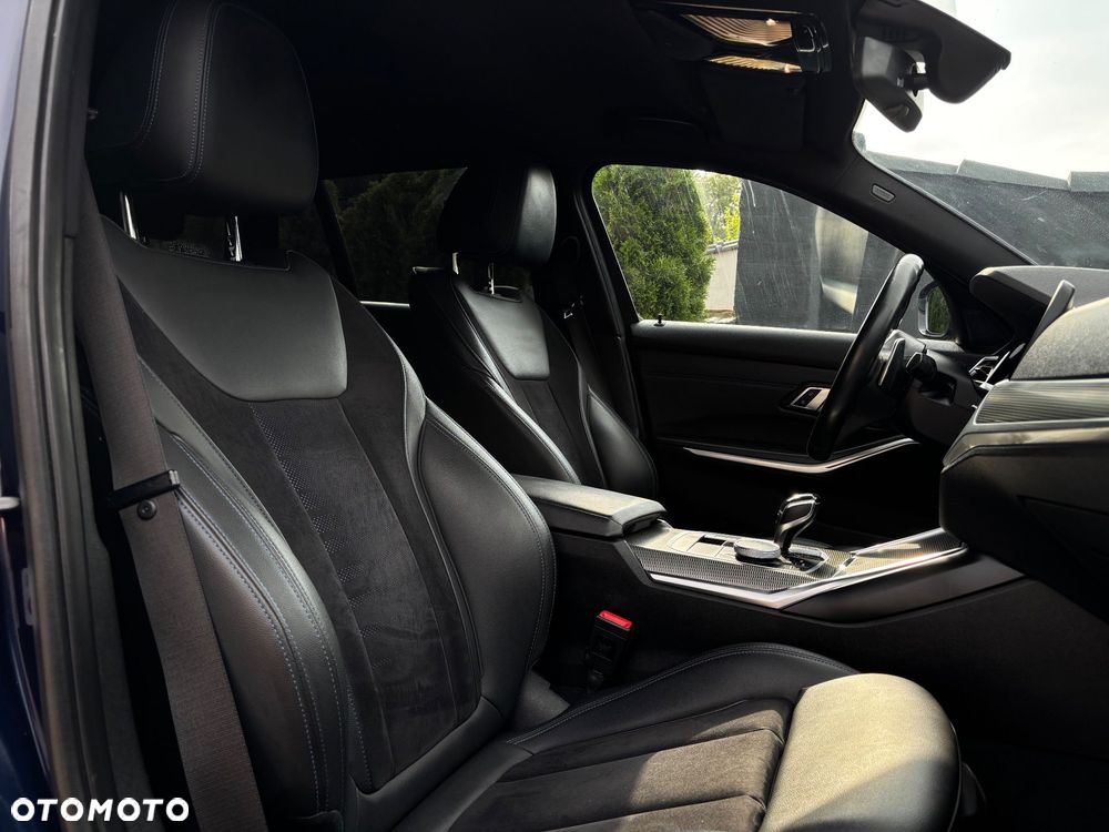 BMW Seria 3 320d xDrive Edition M Sport Shadow - 32