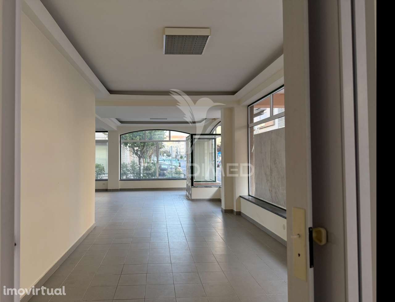 Loja para arrendamento - Grande imagem: 2/23