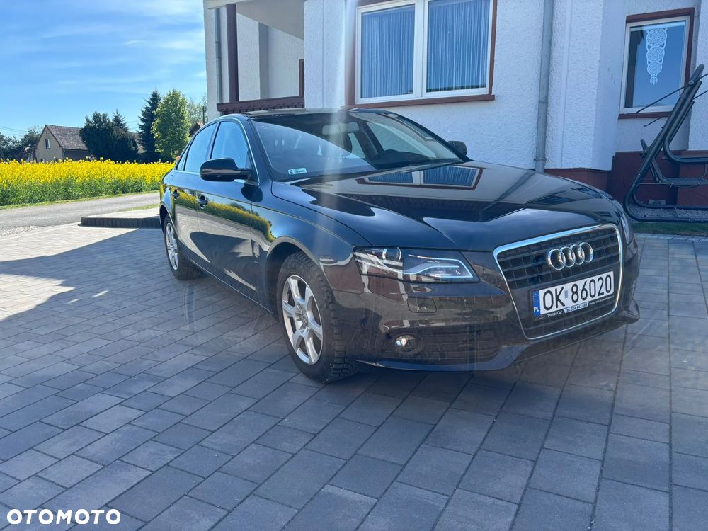 Audi A4 Limousine - 1