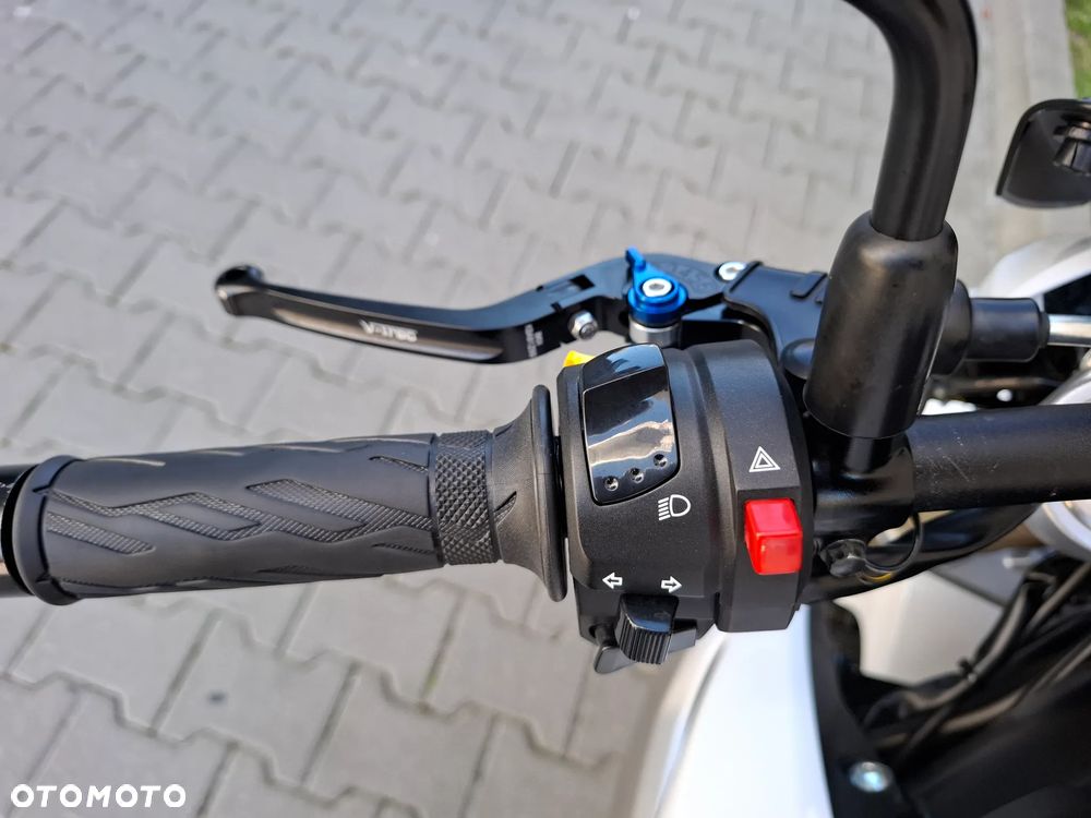 Suzuki GSR - 20