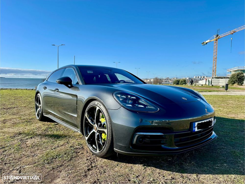Porsche Panamera Sport Turismo 4 E-Hybrid - 1