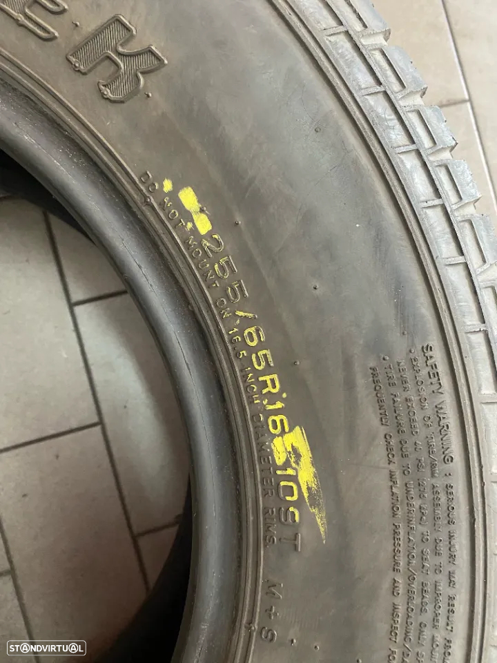 4 Pneus 255/65/16 Dunlop Grandtrek com mais de 80% de piso - 3