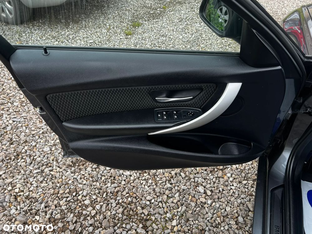 BMW Seria 3 320d Touring - 26