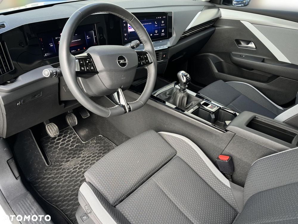 Opel Astra 1.2 T Edition S&S - 9