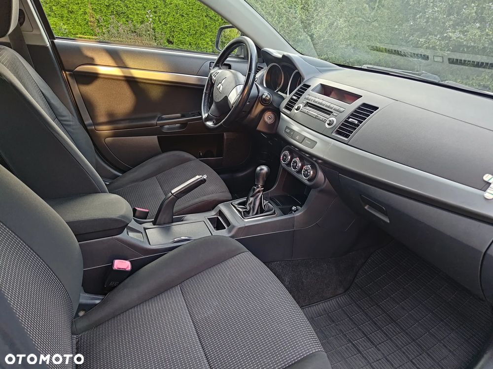 Mitsubishi Lancer 1.5 Invite - 8