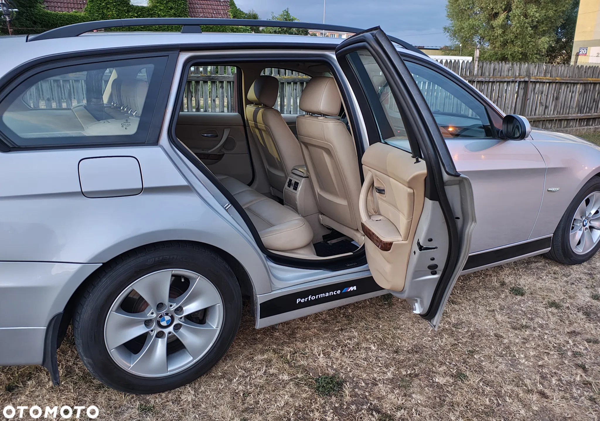 BMW Seria 3 320i Touring - 9