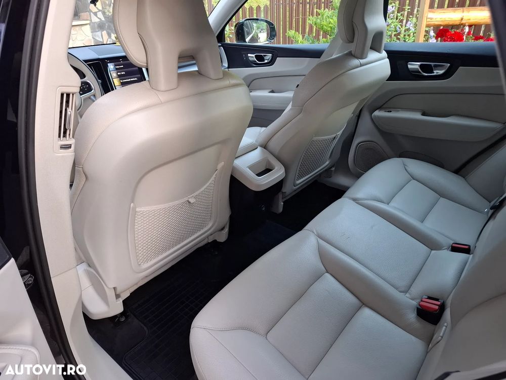Volvo XC 60 D5 AWD Momentum - 12