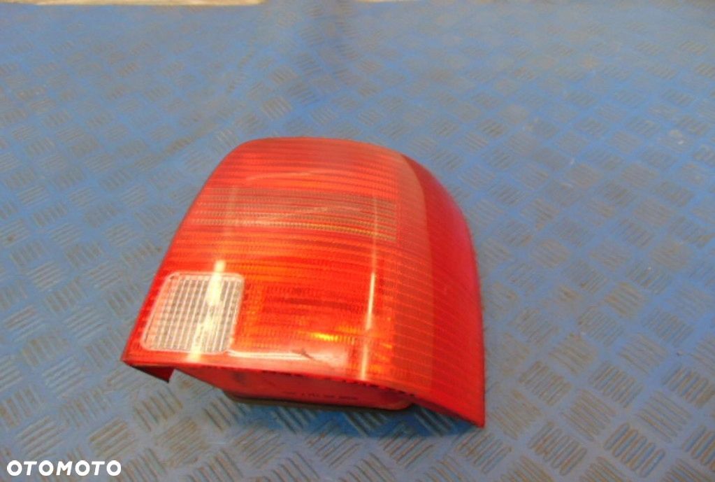 VOLKSWAGEN PASSAT B5 LAMPA TYLNA PRAWA STAN WIDOCZNY NA ZDJĘCIU - 1