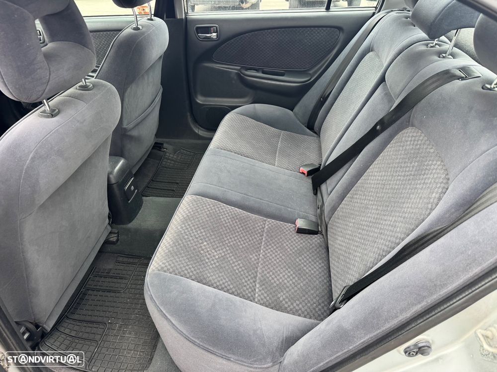 Toyota Avensis S/D 1.6 Sol - 10