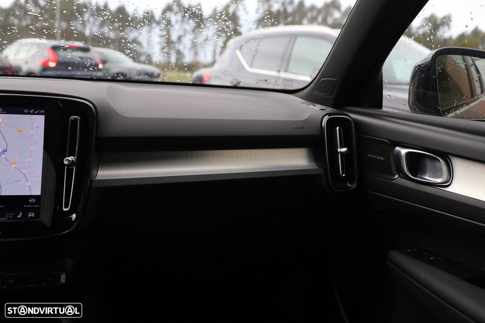 Volvo XC 40 2.0 B3 Plus Dark - 22