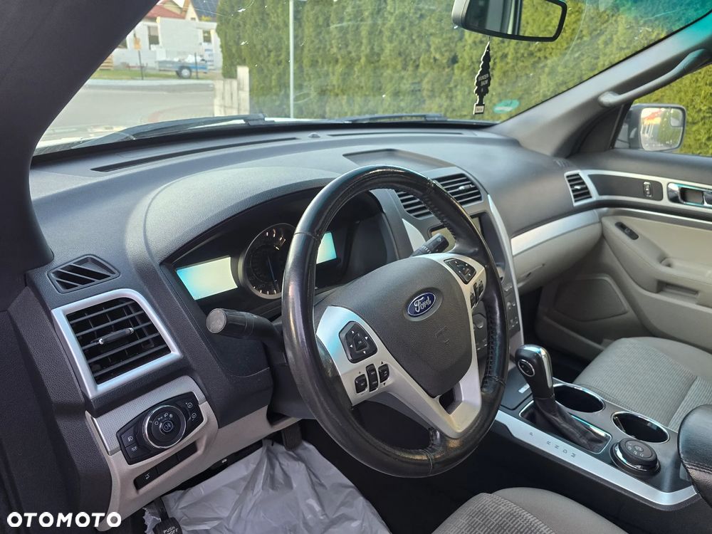 Ford Explorer - 15