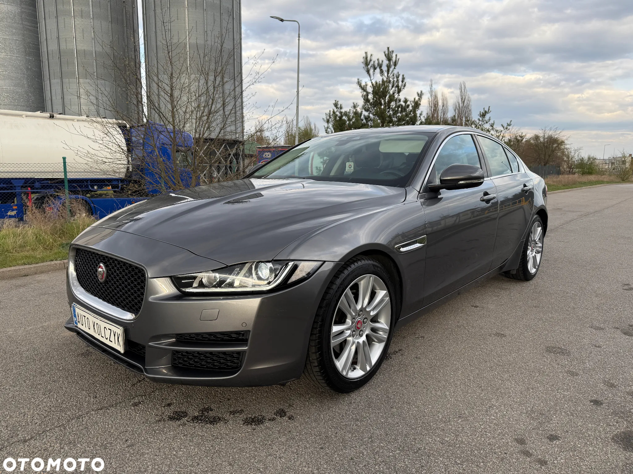 Jaguar XE - 3