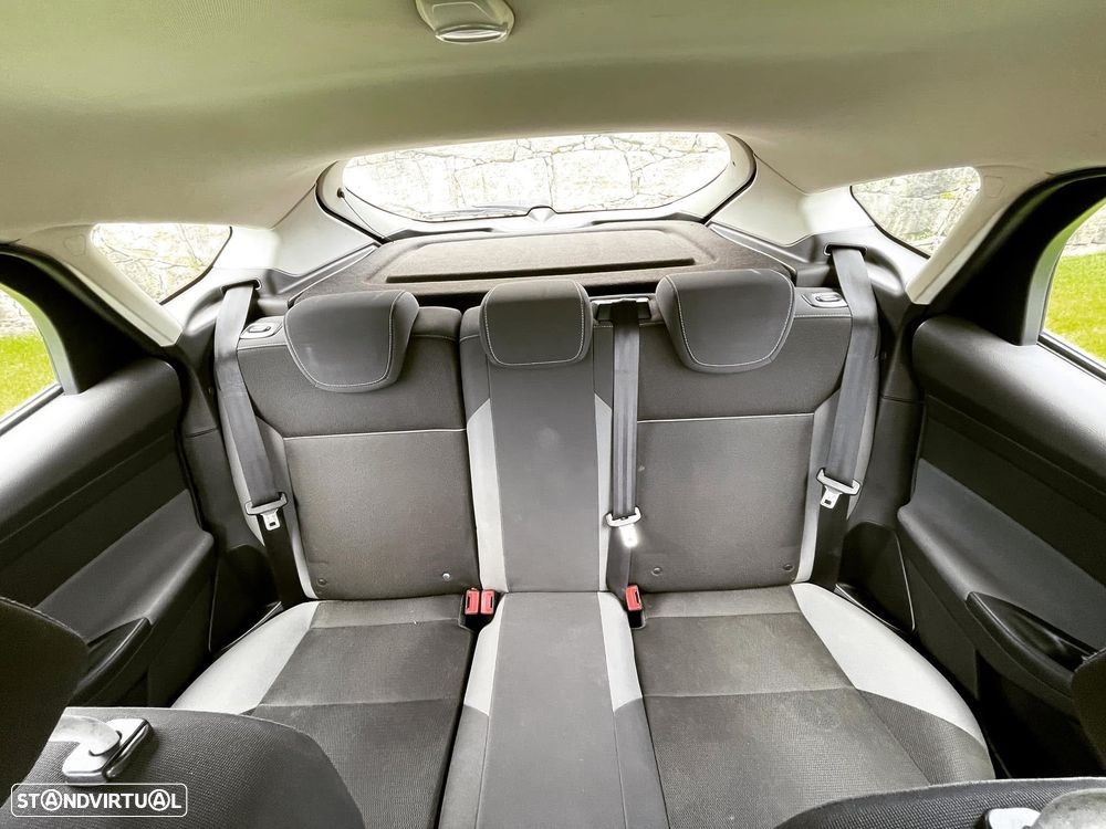 Ford Focus 1.0 EcoBoost S&S ST-Line - 9